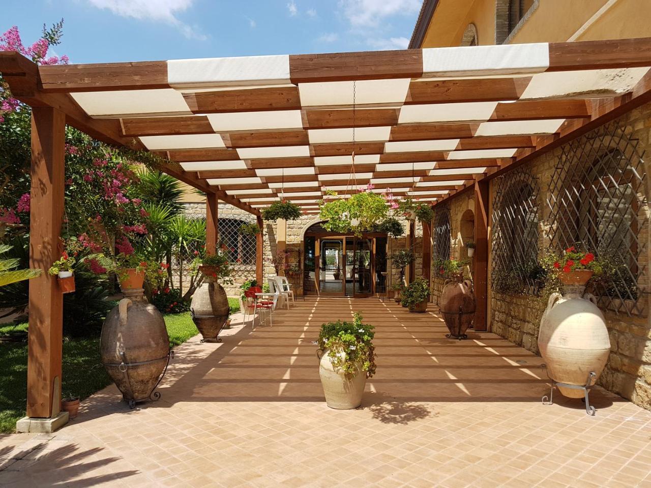 Agriturismo Il Drago Mirabella Imbaccari Exterior foto